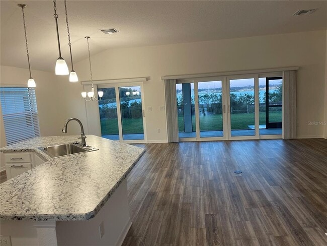 Building Photo - 2740 Alder Ave