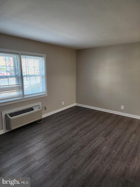 Building Photo - 205 E Cornell Dr