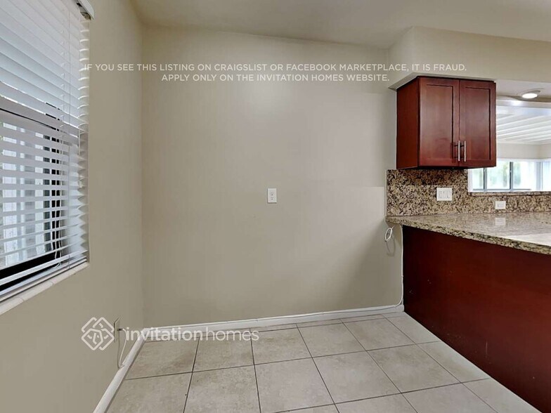 Building Photo - 7700 W Lake Dr