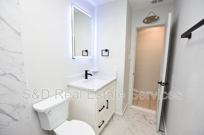 Building Photo - 118 Flamingo Dr