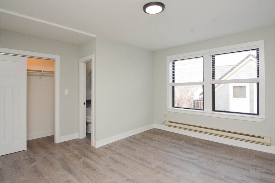 Building Photo - 4549 N Damen Ave