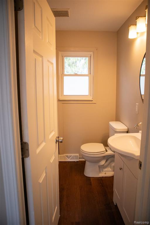 Building Photo - 604 Trombley Rd