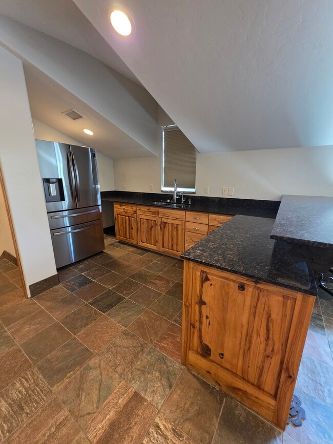 Building Photo - 3209 Silver Fox Dr