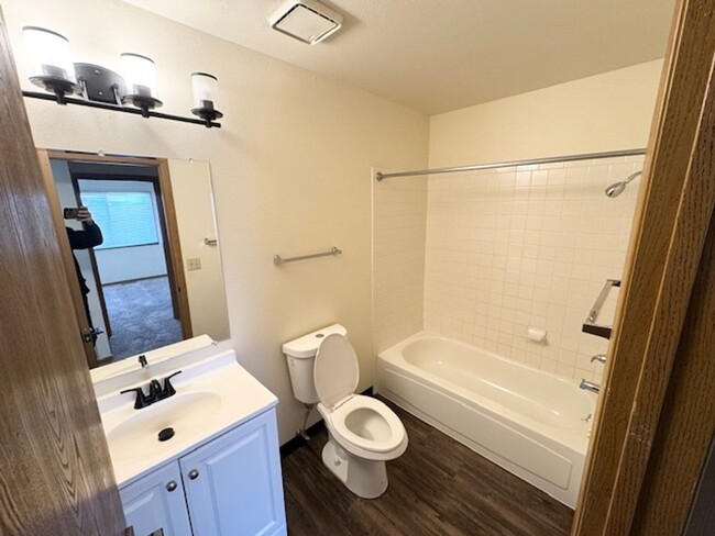 Building Photo - Discover Your New Home: 1-Bedroom, 1-Bathr...