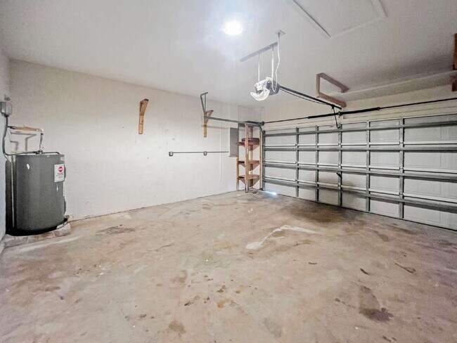 Building Photo - 906 Alfreda Ave