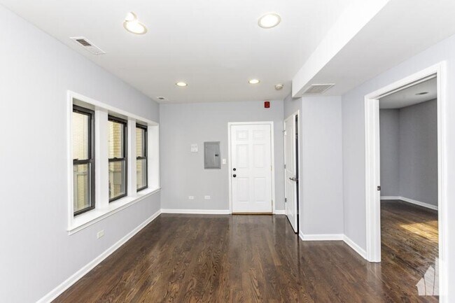 Building Photo - 2 bedroom in Maywood IL 60153