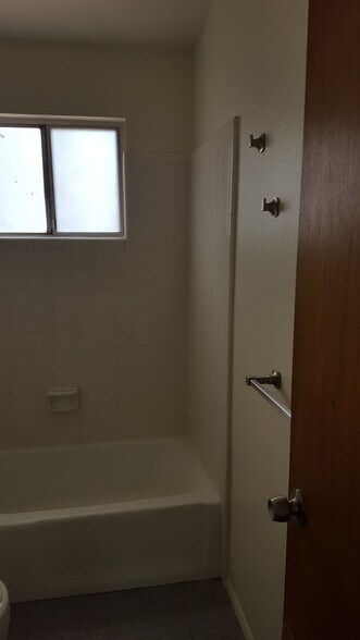 Building Photo - 2107 N Edison Terrace