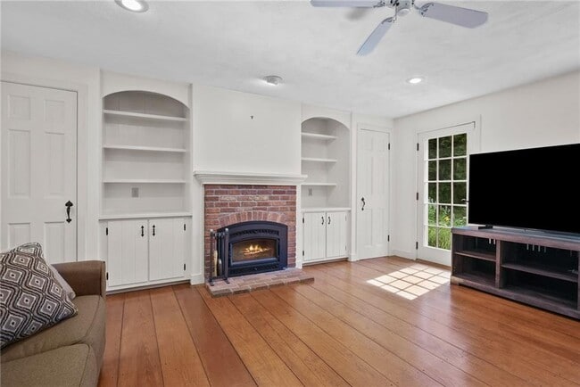 Building Photo - 6 Mary Ann Dr