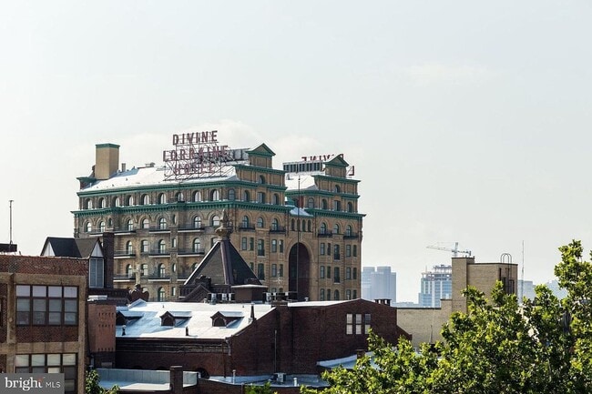 Building Photo - 806 N Burns St