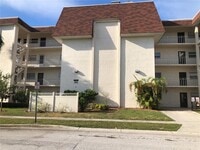Building Photo - 209 NE Lincoln Cir N