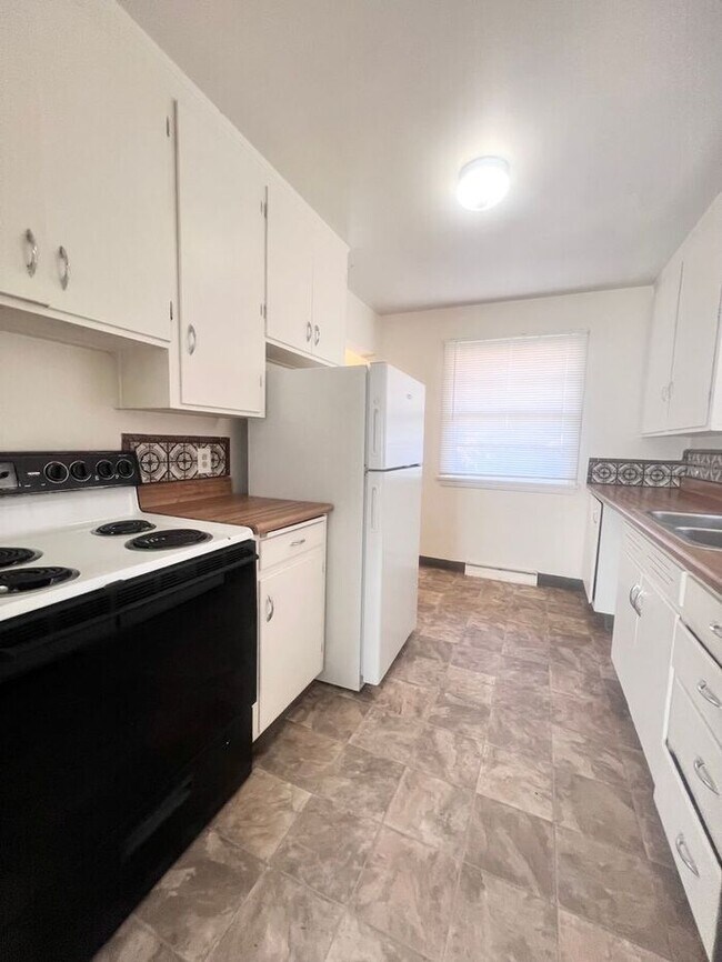Building Photo - Large 2 bedroom, 2 bath Duplex with Attached 1 car garage in West Loveland, CO