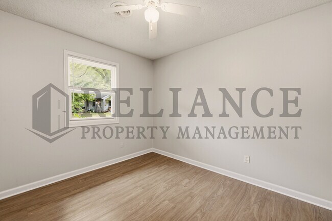 Building Photo - 903 E Osie St