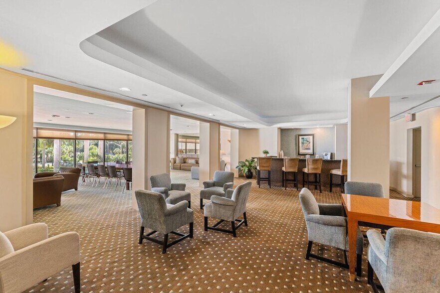 Building Photo - 529 S Flagler Dr