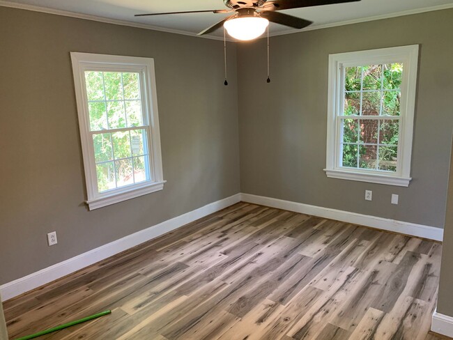 Building Photo - Like New Construction - Premium Finishes T...