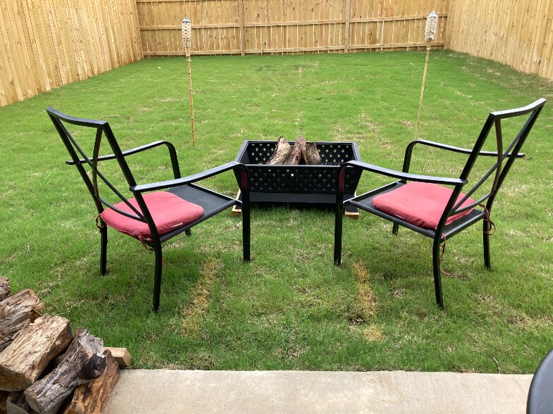 Building Photo - 1705 Clovis Dr