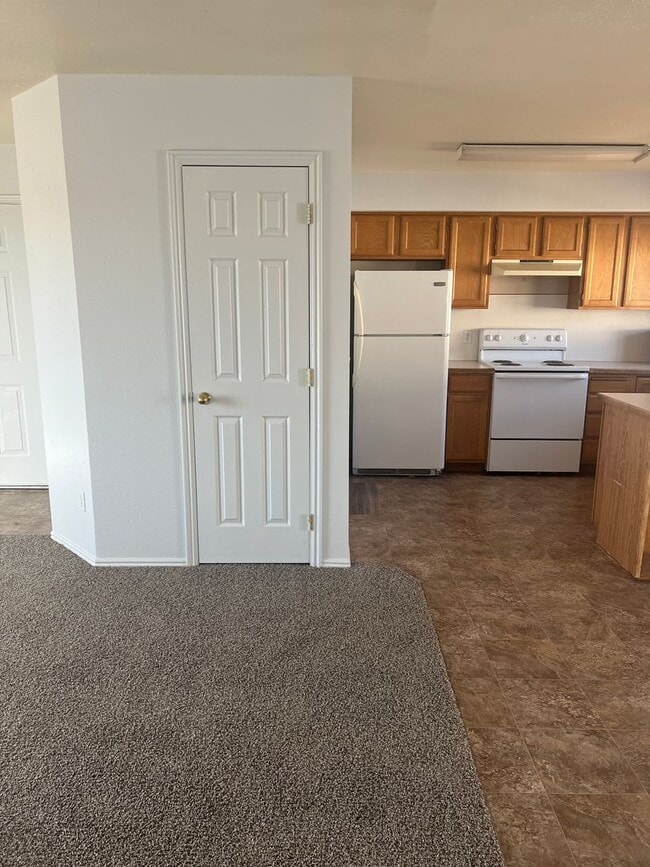 Building Photo - Freshly updated 3 bedroom 2 bathroom apartment in St George!
