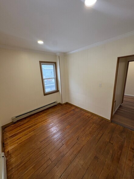 Building Photo - 19 Spring St