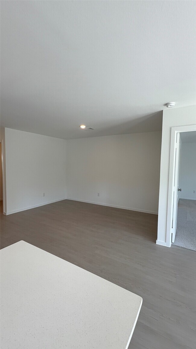 Building Photo - 327 Parkin Ct