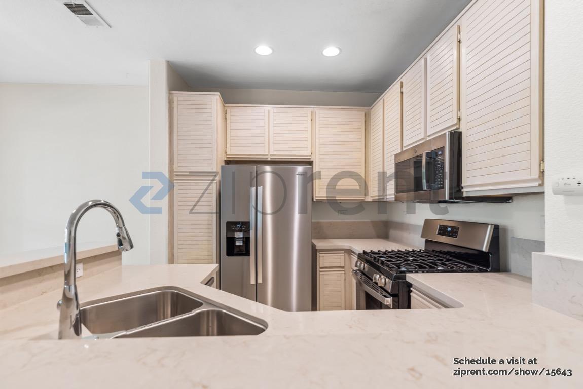 Building Photo - 425 Navaro Way