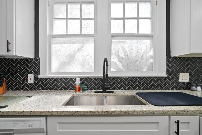 Building Photo - 1829 Hollenbeck Dr