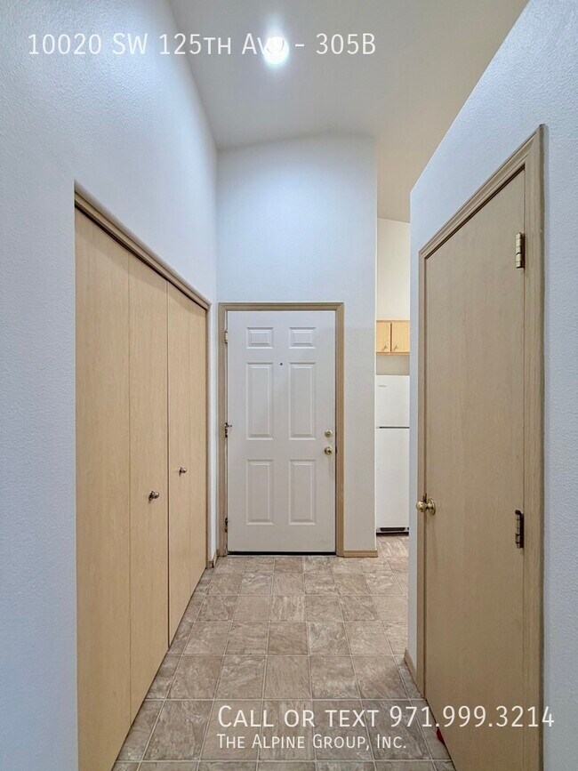 Building Photo - 10020 SW 125th Ave