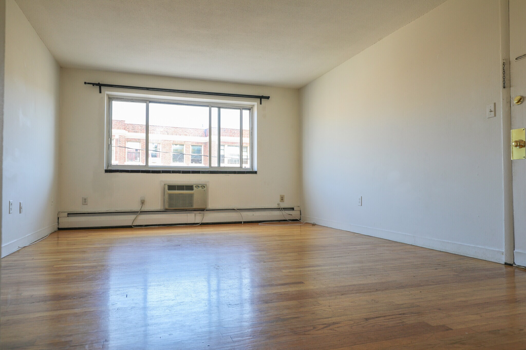 Building Photo - 239 Kelton St