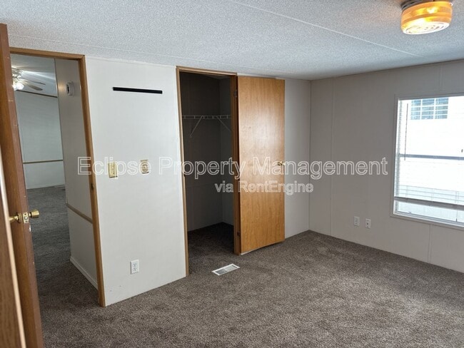 Building Photo - 178 Hollyberry Way
