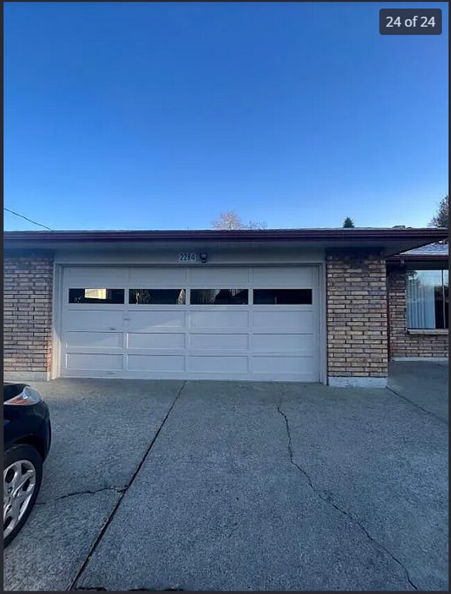 Building Photo - 3-Bed 2-bathroom Home