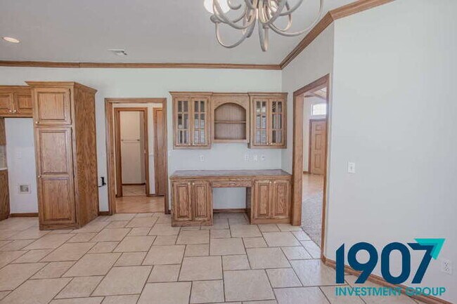 Building Photo - Elegant and Spacious 3-Bedroom Home in Edm...