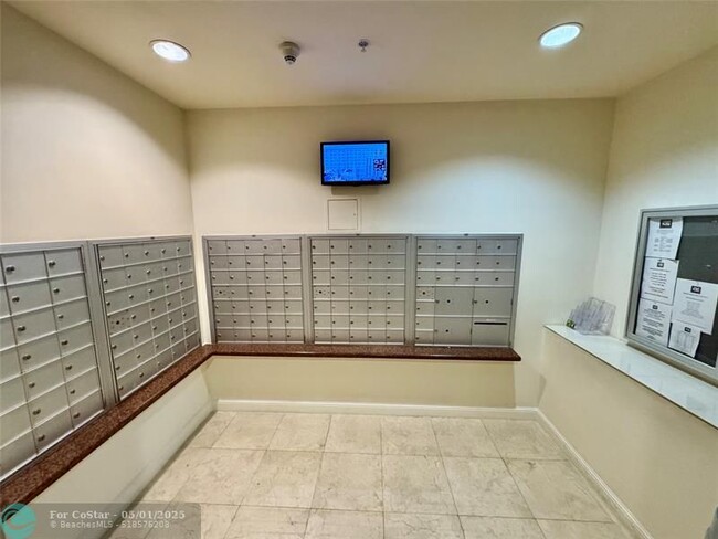 Building Photo - 610 W Las Olas Blvd