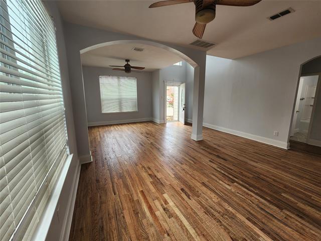 Building Photo - 529 Roundrock Ln