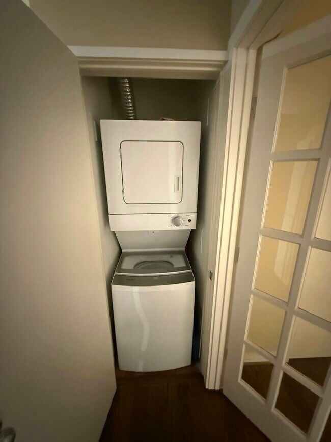 Building Photo - 4241 Buena Vista St