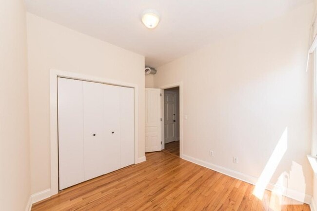 Building Photo - 2 bedroom in Chicago IL 60647
