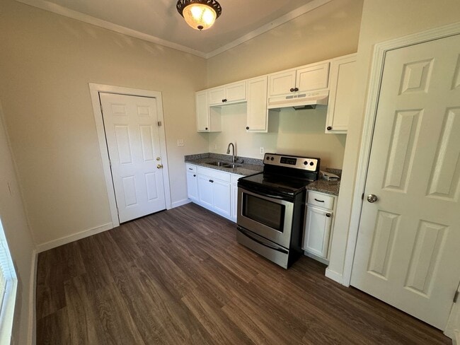 Building Photo - Renovated 3/1 House in South Rome- $1,095