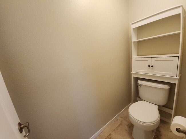 Building Photo - Immaculate Two Story Townhouse style Condo in Summerlin.