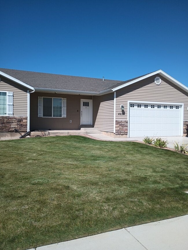 Primary Photo - 3 B/ 2 B home in Sunrise Meadows
