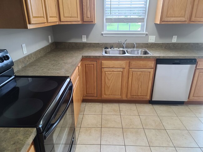 Building Photo - 3 Bedroom Townhome for Rent in Waynesboro!