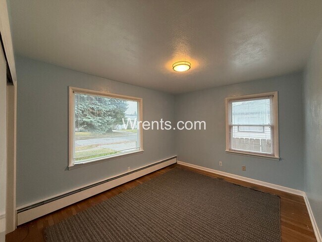 Building Photo - South Hill Charming corner lot 3 bed 2 bath in quiet neighborhood