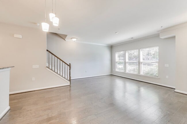 Building Photo - Elegant 3 bedroom, 2.5 bath townhome in Crown Farm