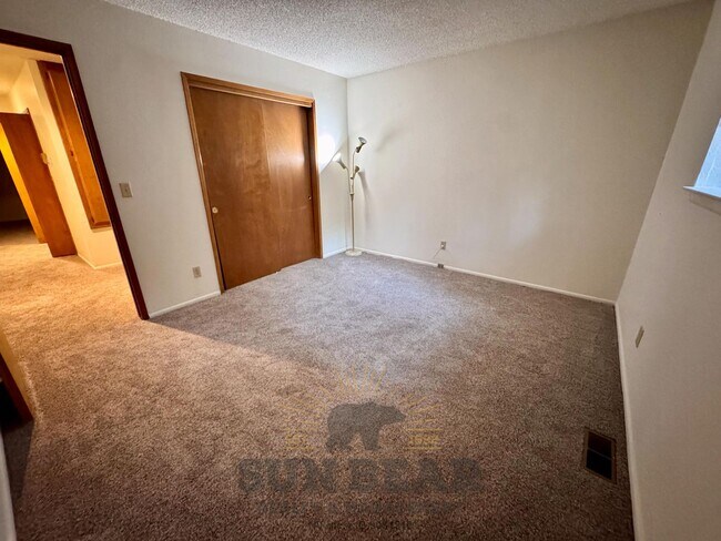 Building Photo - 3 Bedroom Mill Creek Home Available Now!