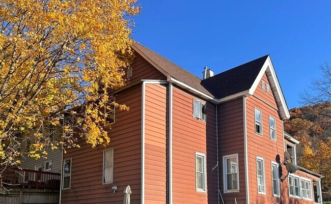 Building Photo - 27 Evans St