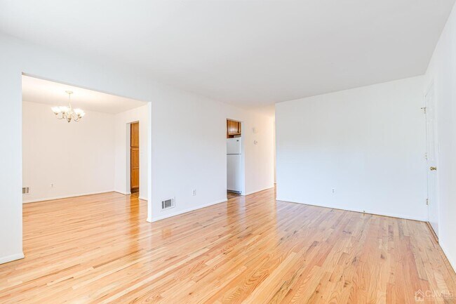 Building Photo - 57 Forrest St