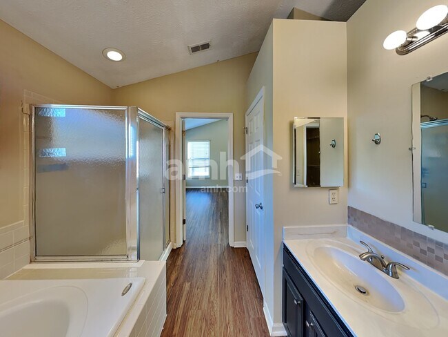 Building Photo - 12478 Thoroughbred Dr