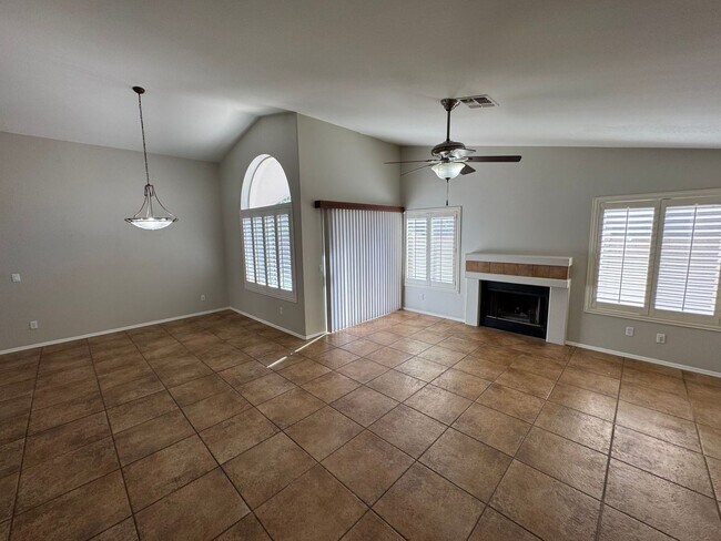 Building Photo - 3 Bedroom - 2 Bath - 1515 Sq. Ft. - in Gil...
