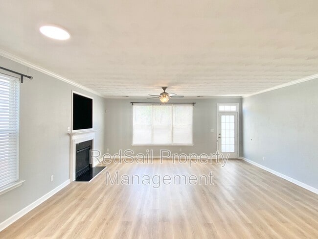 Building Photo - 9 Rockingham Dr