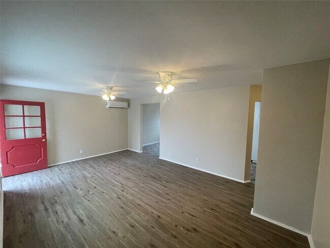 Building Photo - 355 S Aspan Ave