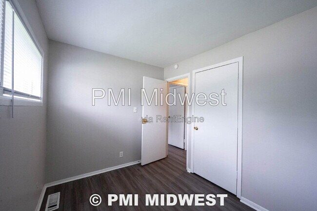 Building Photo - 4939 Katherine Dr