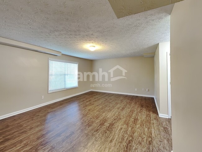 Building Photo - 900 Cline Petty Way