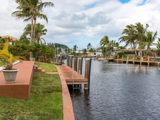 Building Photo - 4930 NE 27th Ave