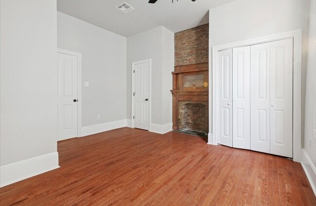 Building Photo - Treme Single